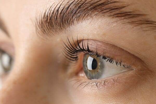 Cómo fortalecer tus pestañas para que luzcan en su mejor versión
